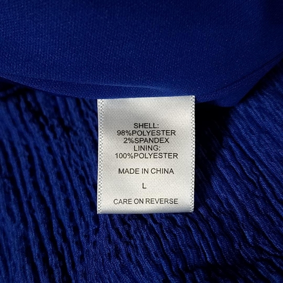 Sleeveless wrap dress - Picture 12 of 12